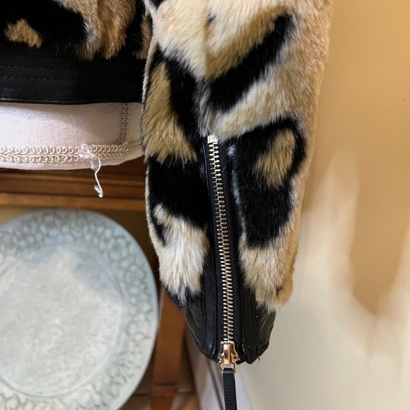 ✨STUNNING KARL LAGERFELD JACKET ✨ - Picture 4 of 5